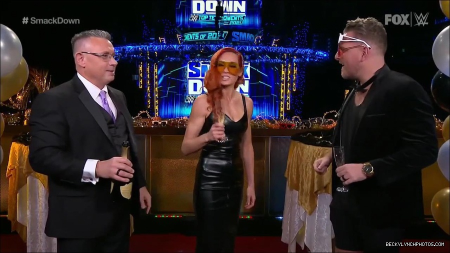 WWE_Friday_Night_SmackDown_2021_12_31_WWE_s_Top_Ten_Moments_Of_2021_720p_HDTV_x264-NWCHD_mp4_005302603.jpg