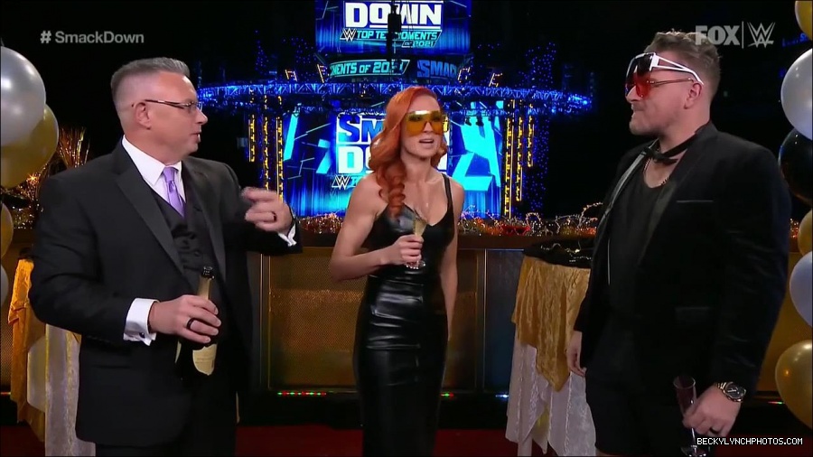 WWE_Friday_Night_SmackDown_2021_12_31_WWE_s_Top_Ten_Moments_Of_2021_720p_HDTV_x264-NWCHD_mp4_005305406.jpg