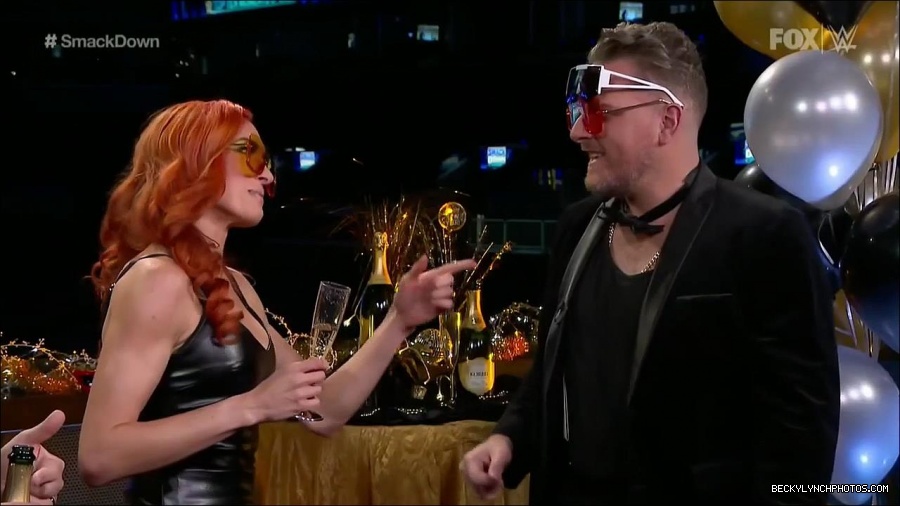 WWE_Friday_Night_SmackDown_2021_12_31_WWE_s_Top_Ten_Moments_Of_2021_720p_HDTV_x264-NWCHD_mp4_005307008.jpg