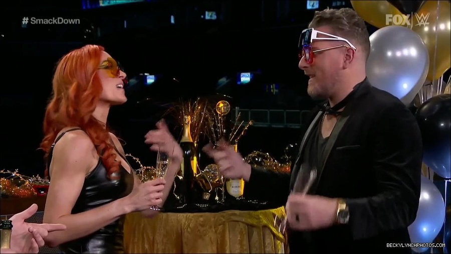 WWE_Friday_Night_SmackDown_2021_12_31_WWE_s_Top_Ten_Moments_Of_2021_720p_HDTV_x264-NWCHD_mp4_005308209.jpg