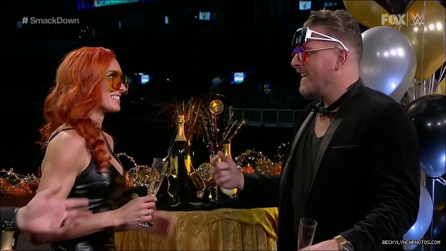 WWE_Friday_Night_SmackDown_2021_12_31_WWE_s_Top_Ten_Moments_Of_2021_720p_HDTV_x264-NWCHD_mp4_005309010.jpg