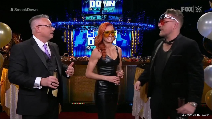 WWE_Friday_Night_SmackDown_2021_12_31_WWE_s_Top_Ten_Moments_Of_2021_720p_HDTV_x264-NWCHD_mp4_005311012.jpg