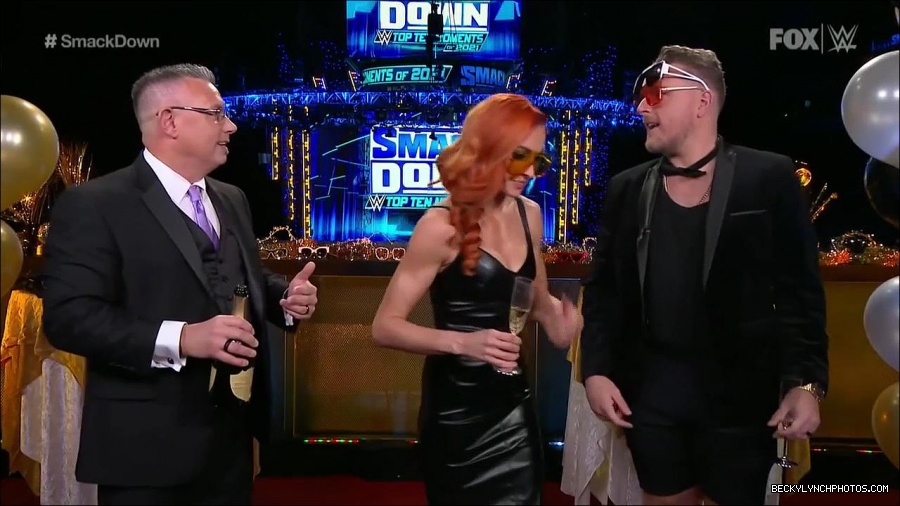 WWE_Friday_Night_SmackDown_2021_12_31_WWE_s_Top_Ten_Moments_Of_2021_720p_HDTV_x264-NWCHD_mp4_005311812.jpg