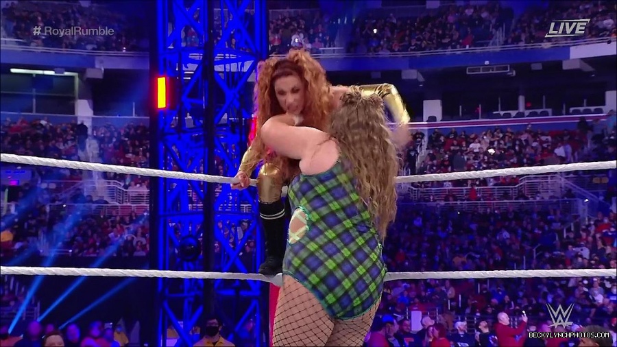 WWE_Royal_Rumble_2022_720p_WEB_h264-HEEL_mp4_006647511.jpg