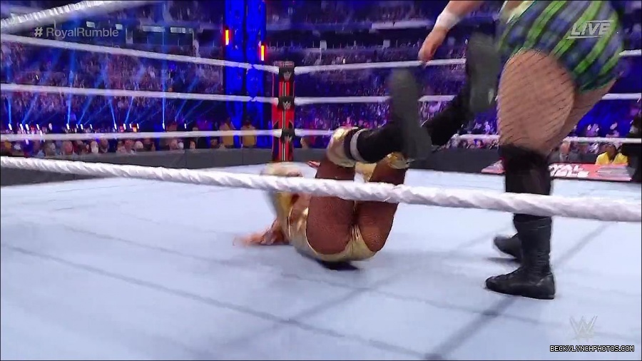 WWE_Royal_Rumble_2022_720p_WEB_h264-HEEL_mp4_006664311.jpg