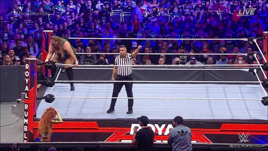 WWE_Royal_Rumble_2022_720p_WEB_h264-HEEL_mp4_006678311.jpg
