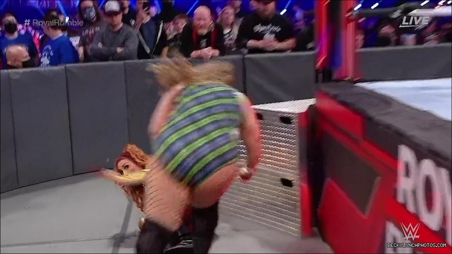 WWE_Royal_Rumble_2022_720p_WEB_h264-HEEL_mp4_006724711.jpg