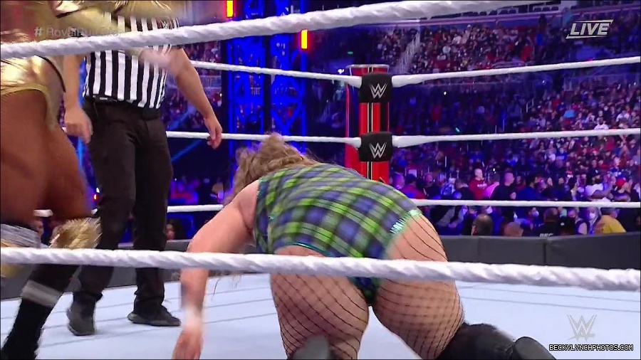 WWE_Royal_Rumble_2022_720p_WEB_h264-HEEL_mp4_006755578.jpg