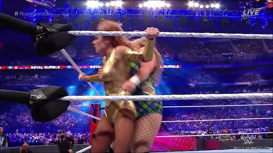 WWE_Royal_Rumble_2022_720p_WEB_h264-HEEL_mp4_006799178.jpg