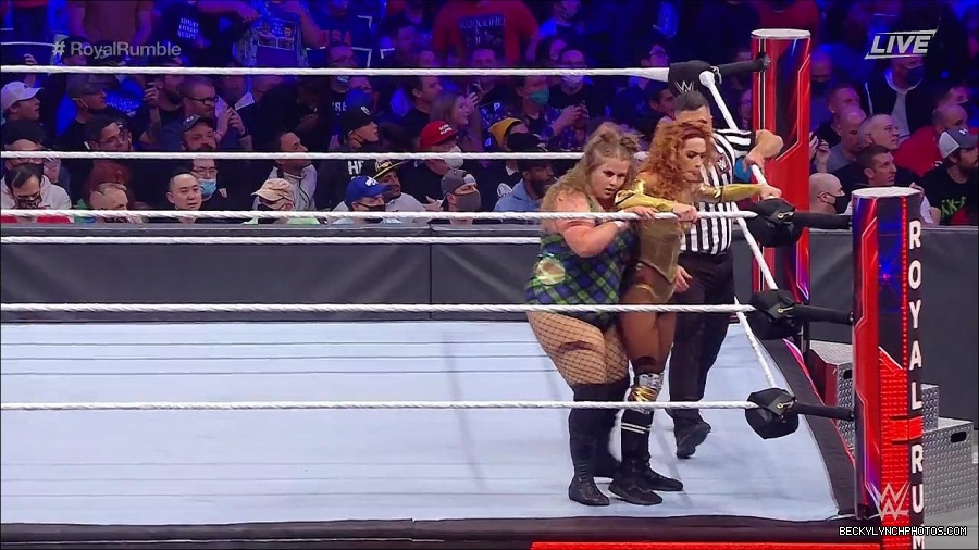 WWE_Royal_Rumble_2022_720p_WEB_h264-HEEL_mp4_006799978.jpg