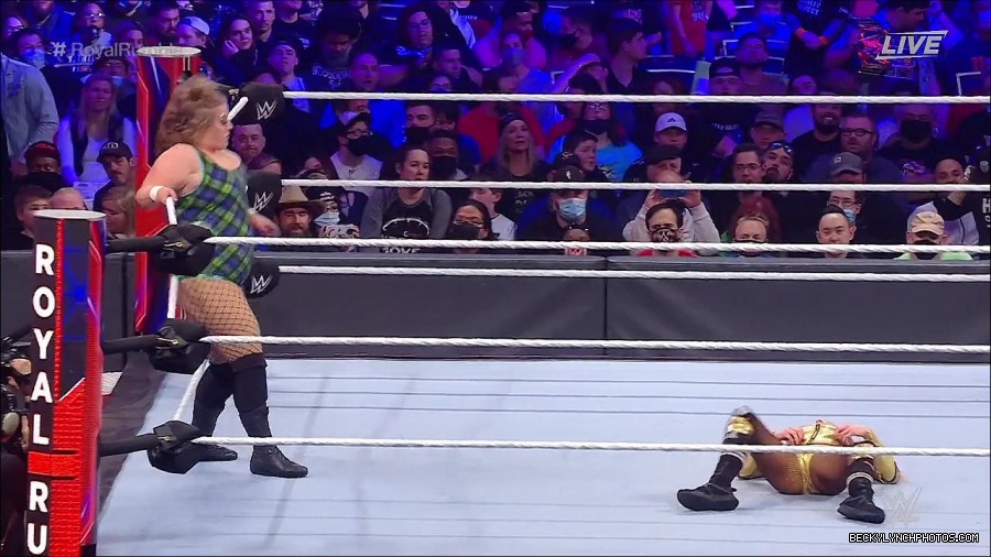 WWE_Royal_Rumble_2022_720p_WEB_h264-HEEL_mp4_006961978.jpg