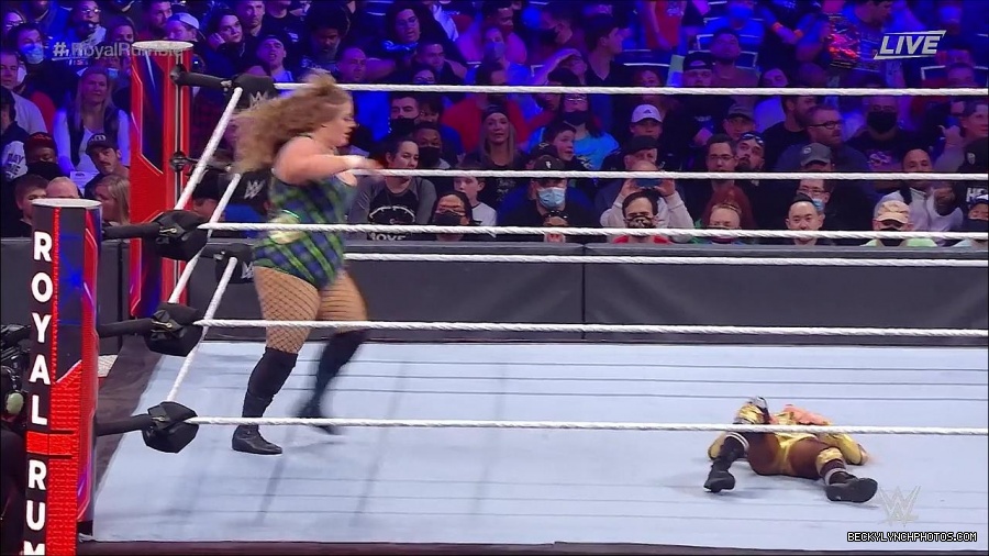 WWE_Royal_Rumble_2022_720p_WEB_h264-HEEL_mp4_006962378.jpg