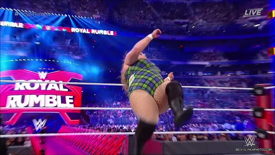 WWE_Royal_Rumble_2022_720p_WEB_h264-HEEL_mp4_006963178.jpg