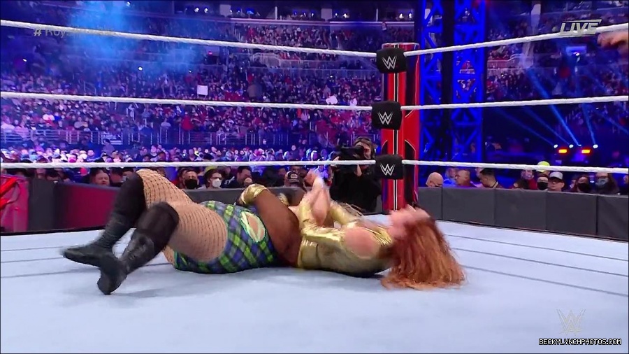 WWE_Royal_Rumble_2022_720p_WEB_h264-HEEL_mp4_007026844.jpg