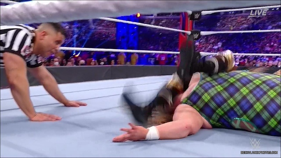 WWE_Royal_Rumble_2022_720p_WEB_h264-HEEL_mp4_007029644.jpg