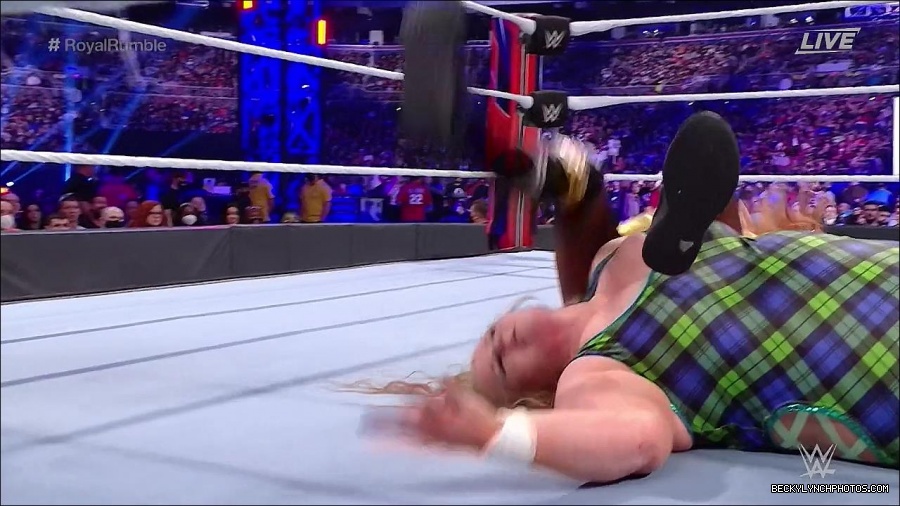 WWE_Royal_Rumble_2022_720p_WEB_h264-HEEL_mp4_007030044.jpg