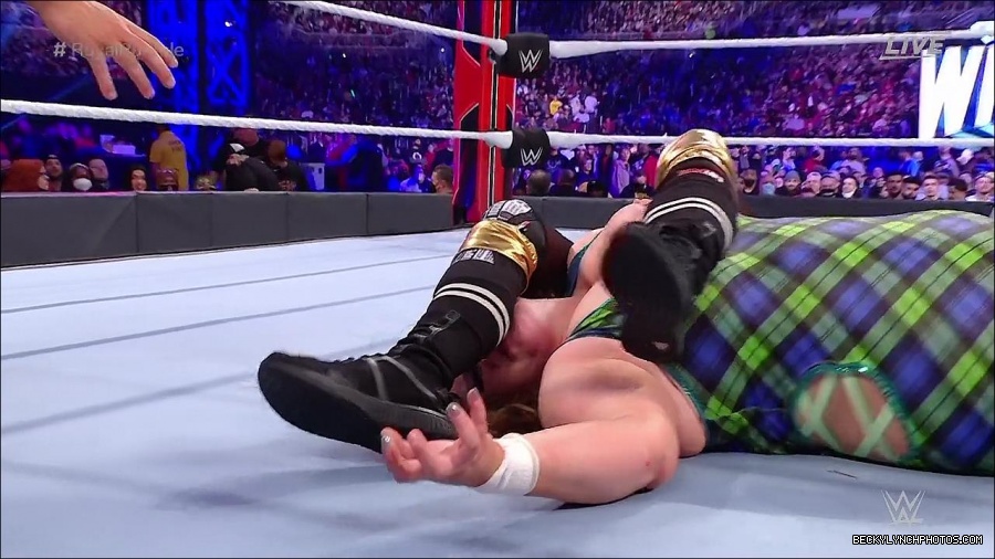 WWE_Royal_Rumble_2022_720p_WEB_h264-HEEL_mp4_007034844.jpg