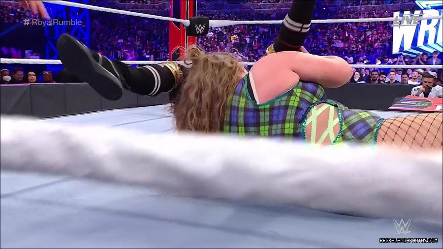 WWE_Royal_Rumble_2022_720p_WEB_h264-HEEL_mp4_007041244.jpg