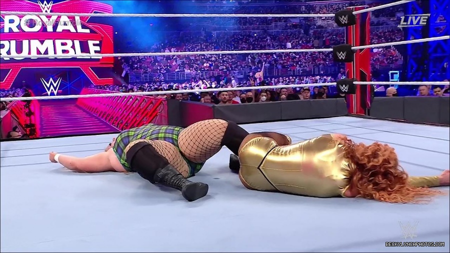 WWE_Royal_Rumble_2022_720p_WEB_h264-HEEL_mp4_007054044.jpg