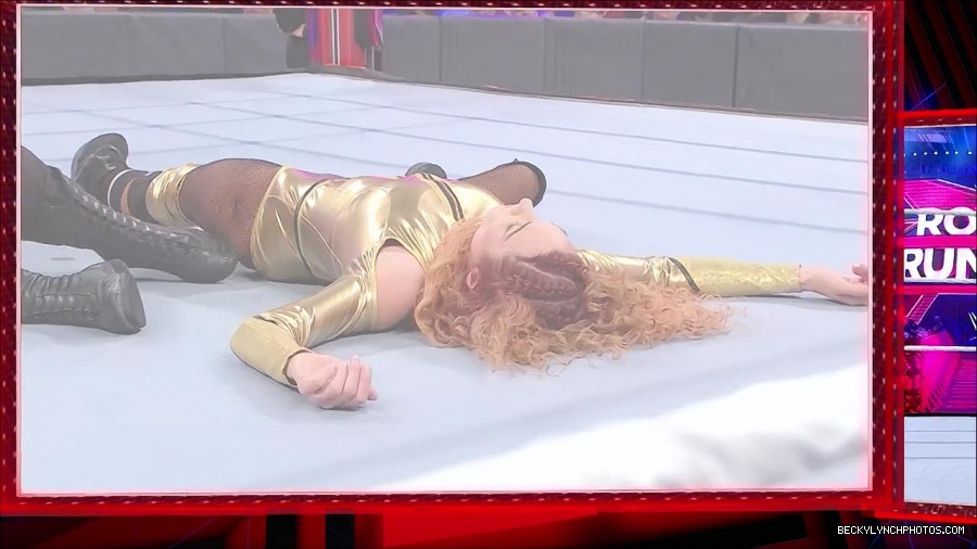 WWE_Royal_Rumble_2022_720p_WEB_h264-HEEL_mp4_007060844.jpg