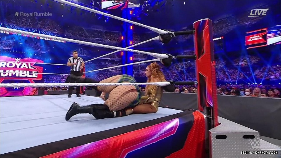 WWE_Royal_Rumble_2022_720p_WEB_h264-HEEL_mp4_007092844.jpg