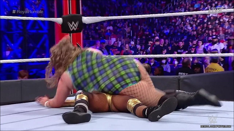 WWE_Royal_Rumble_2022_720p_WEB_h264-HEEL_mp4_007096044.jpg