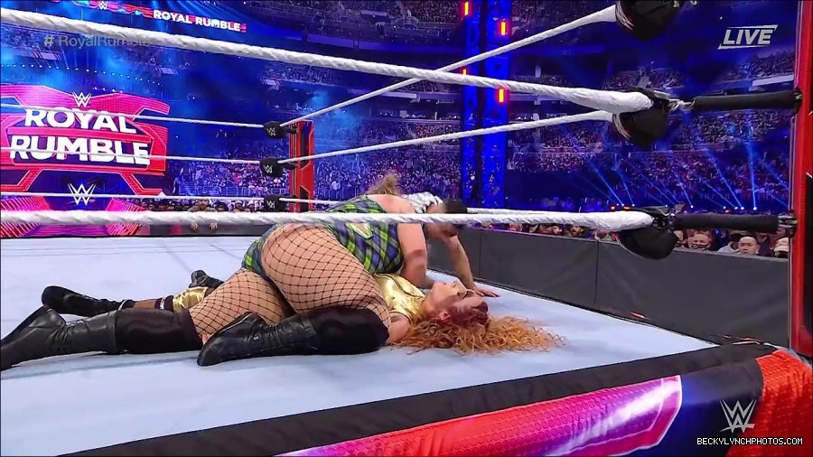WWE_Royal_Rumble_2022_720p_WEB_h264-HEEL_mp4_007097644.jpg