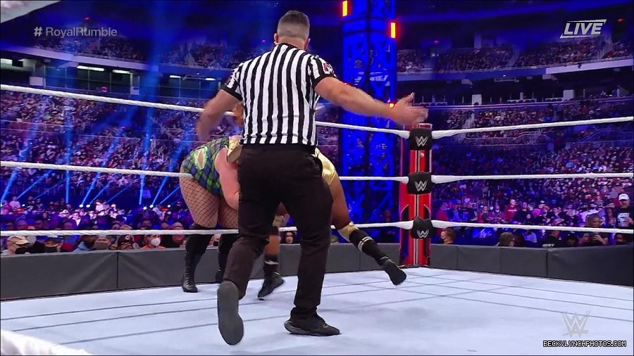 WWE_Royal_Rumble_2022_720p_WEB_h264-HEEL_mp4_007186444.jpg