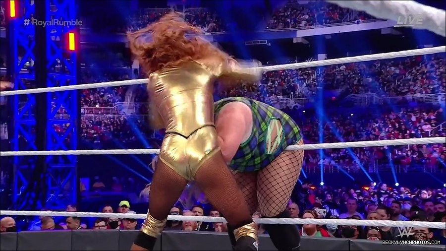 WWE_Royal_Rumble_2022_720p_WEB_h264-HEEL_mp4_007187244.jpg