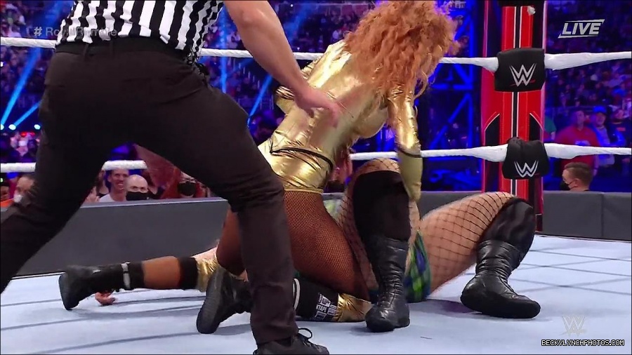 WWE_Royal_Rumble_2022_720p_WEB_h264-HEEL_mp4_007257244.jpg
