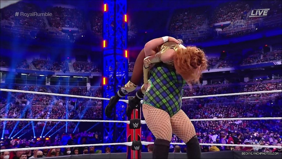 WWE_Royal_Rumble_2022_720p_WEB_h264-HEEL_mp4_007294444.jpg