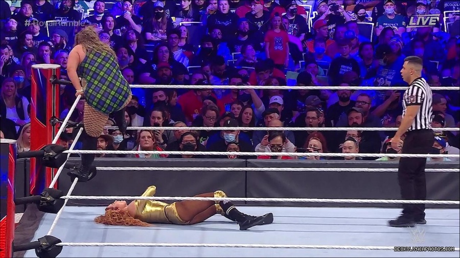 WWE_Royal_Rumble_2022_720p_WEB_h264-HEEL_mp4_007322844.jpg