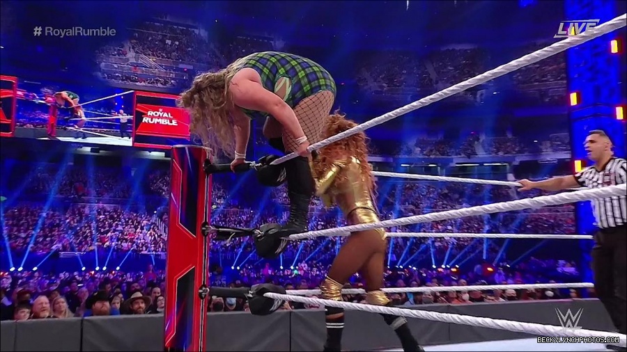 WWE_Royal_Rumble_2022_720p_WEB_h264-HEEL_mp4_007326044.jpg