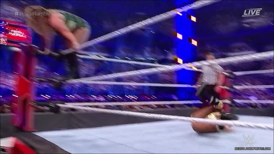 WWE_Royal_Rumble_2022_720p_WEB_h264-HEEL_mp4_007327244.jpg