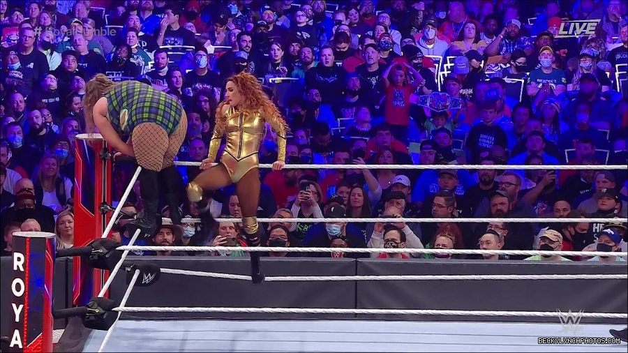 WWE_Royal_Rumble_2022_720p_WEB_h264-HEEL_mp4_007332111.jpg