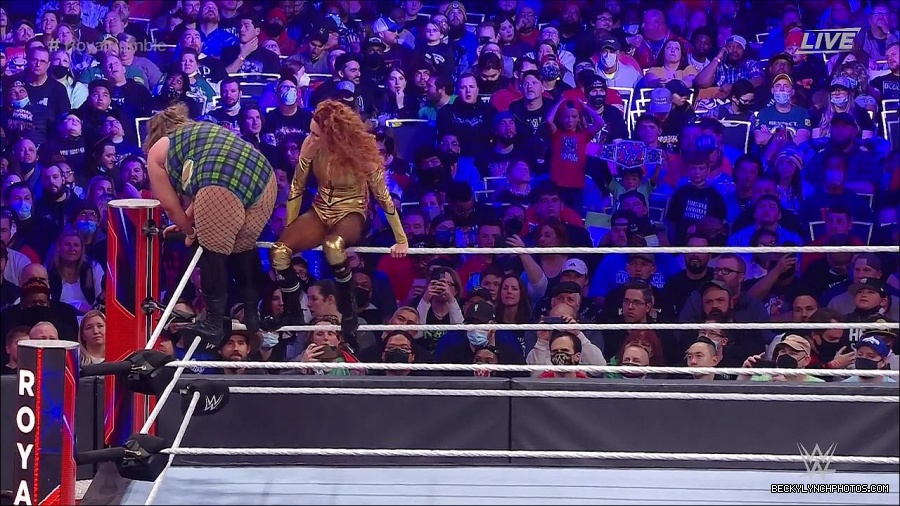 WWE_Royal_Rumble_2022_720p_WEB_h264-HEEL_mp4_007332911.jpg