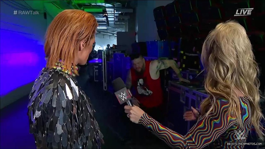 WWE_Raw_Talk_2022_05_30_720p_WEB_h264-HEEL_mp4_000884188.jpg