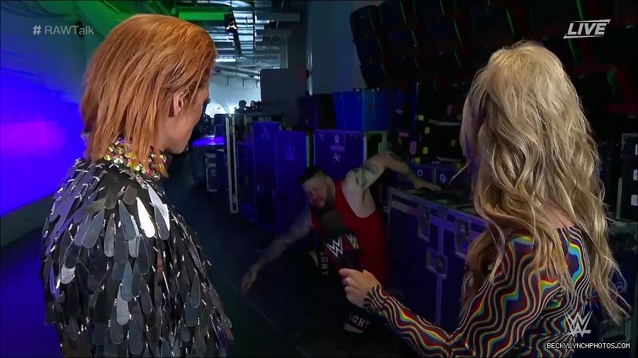WWE_Raw_Talk_2022_05_30_720p_WEB_h264-HEEL_mp4_000884588.jpg