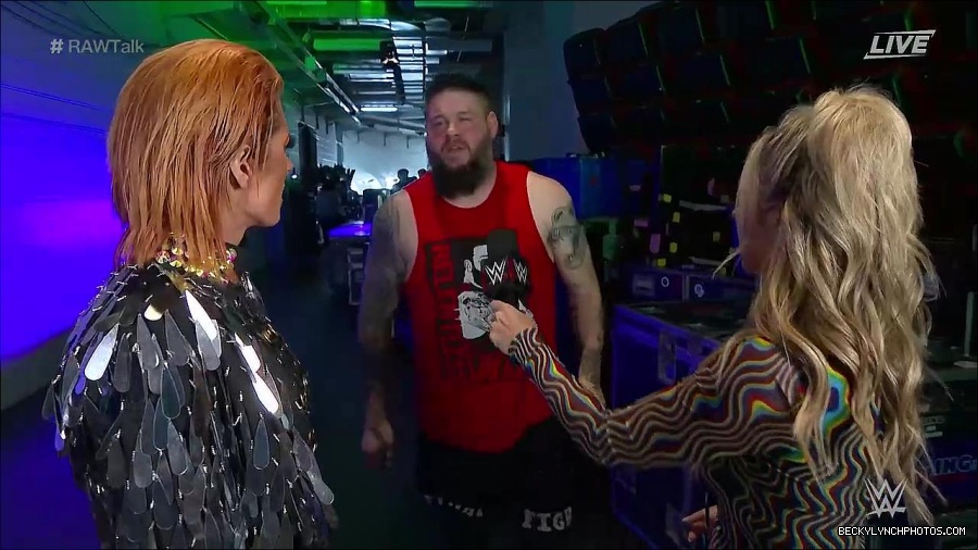 WWE_Raw_Talk_2022_05_30_720p_WEB_h264-HEEL_mp4_000886988.jpg