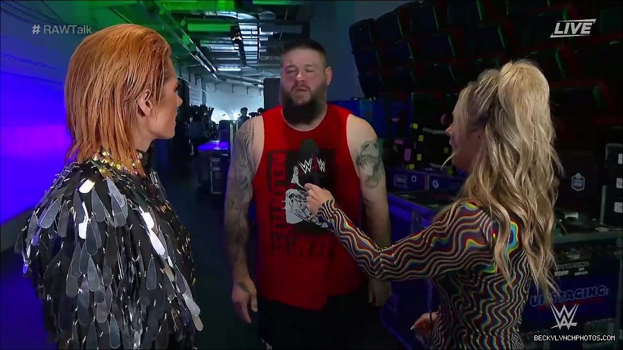 WWE_Raw_Talk_2022_05_30_720p_WEB_h264-HEEL_mp4_000887388.jpg