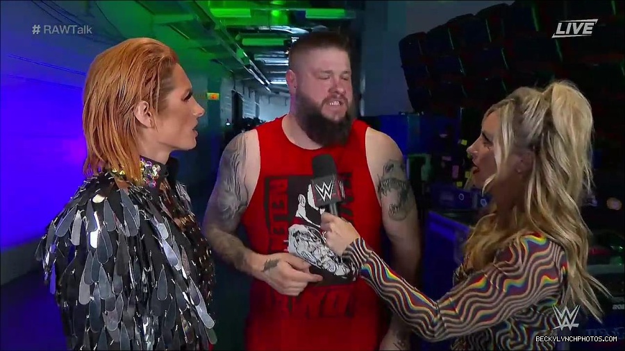 WWE_Raw_Talk_2022_05_30_720p_WEB_h264-HEEL_mp4_000888188.jpg