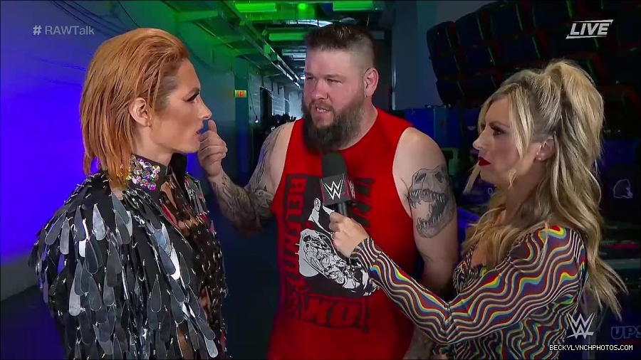 WWE_Raw_Talk_2022_05_30_720p_WEB_h264-HEEL_mp4_000890588.jpg