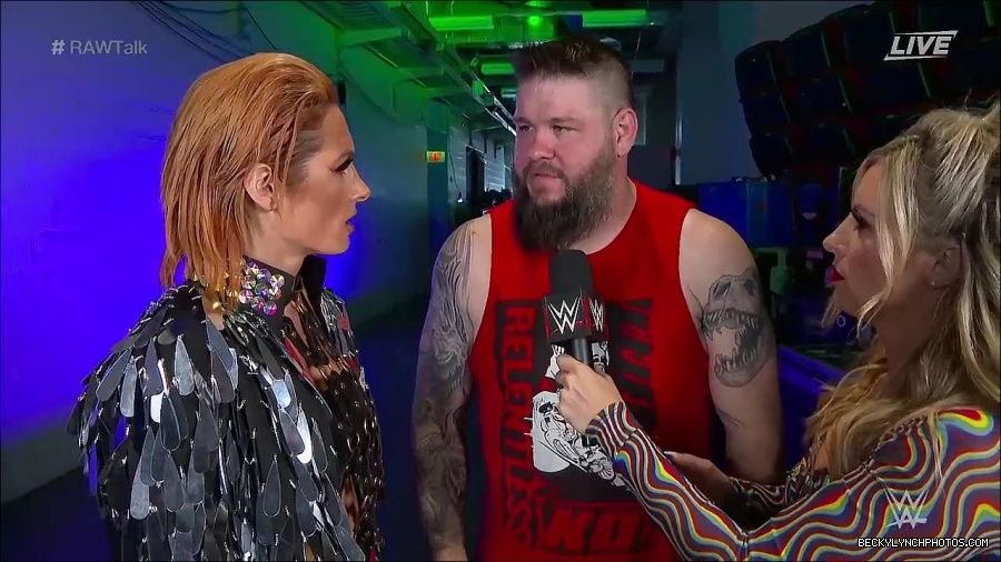 WWE_Raw_Talk_2022_05_30_720p_WEB_h264-HEEL_mp4_000892988.jpg