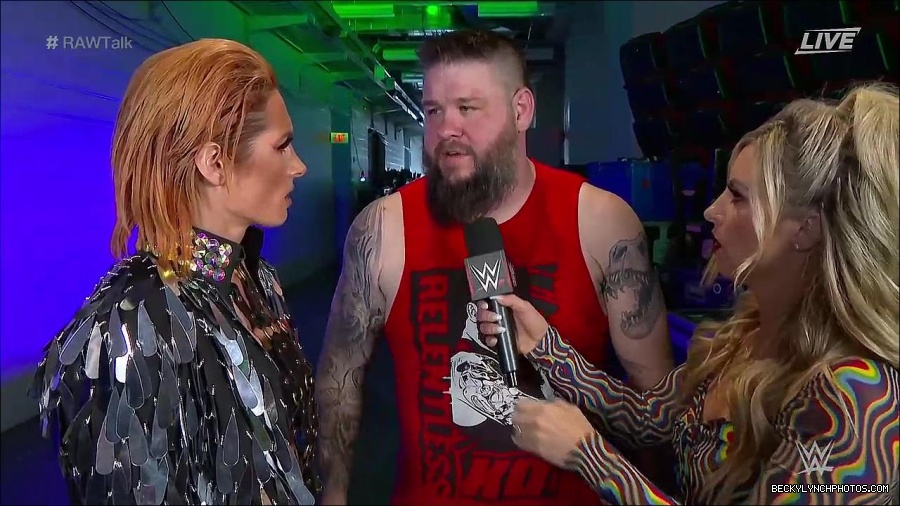 WWE_Raw_Talk_2022_05_30_720p_WEB_h264-HEEL_mp4_000894188.jpg