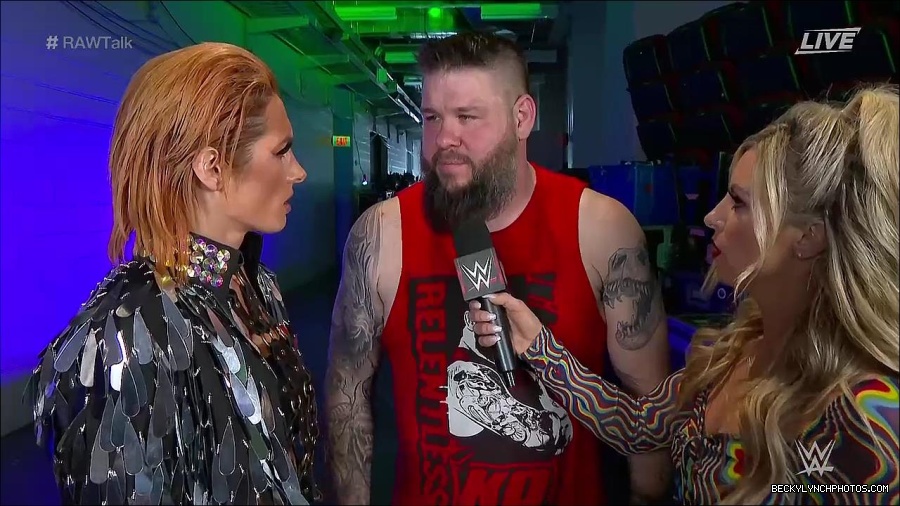 WWE_Raw_Talk_2022_05_30_720p_WEB_h264-HEEL_mp4_000894588.jpg