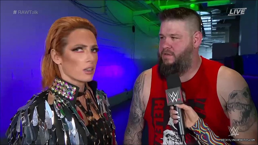 WWE_Raw_Talk_2022_05_30_720p_WEB_h264-HEEL_mp4_000896588.jpg