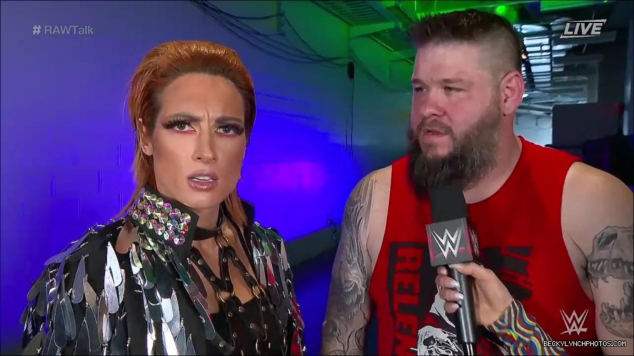 WWE_Raw_Talk_2022_05_30_720p_WEB_h264-HEEL_mp4_000896988.jpg
