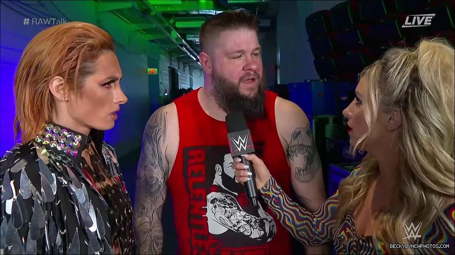 WWE_Raw_Talk_2022_05_30_720p_WEB_h264-HEEL_mp4_000898988.jpg