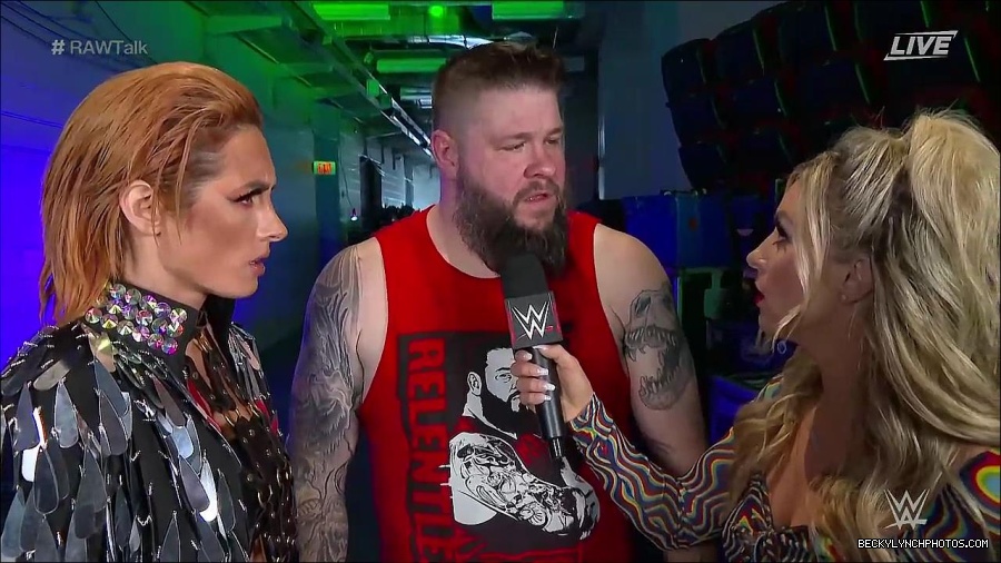 WWE_Raw_Talk_2022_05_30_720p_WEB_h264-HEEL_mp4_000899388.jpg