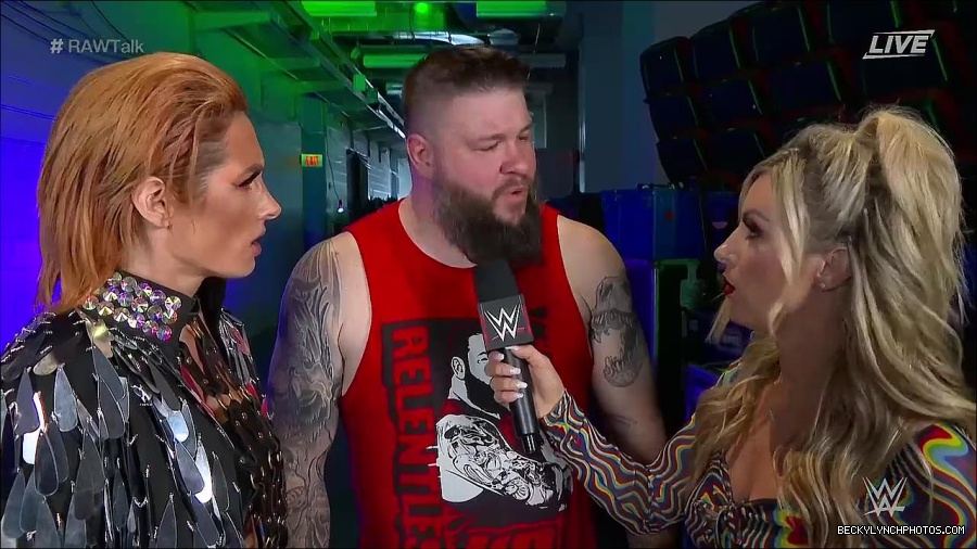 WWE_Raw_Talk_2022_05_30_720p_WEB_h264-HEEL_mp4_000900588.jpg